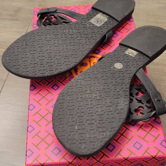 Tory Burch Miller Scallop Medallion Sandals Shoes PERFECT BLACK NAVY - Picture 5 of 8